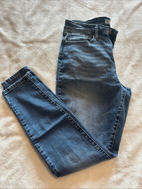 Women’s Levi’s Totally Shaping Skinny Jeans Size 14